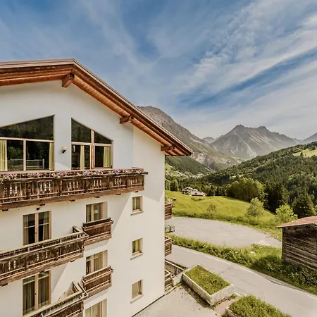 Hotiday Valdidentro فندق 3*