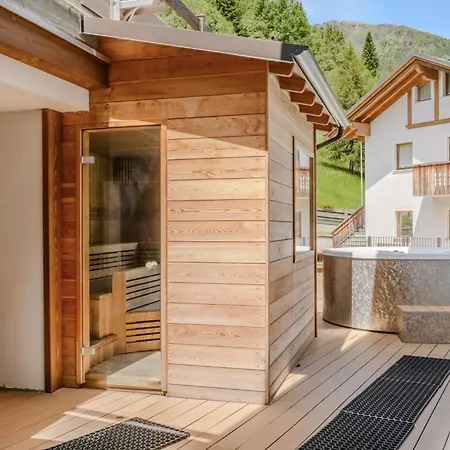 Hotiday Valdidentro فندق