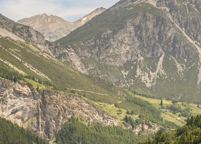 Hotiday Valdidentro فندق